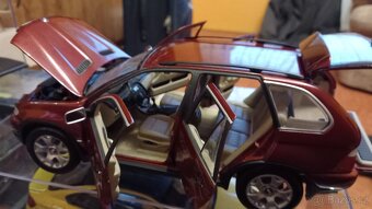 1:18 bmw X5 - 7