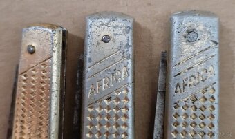 Svítilna - cvrček,nožíky Mikov Afrika,ple.pistolka,trezůrek - 7