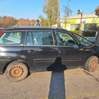 Auto na náhradní díly - 7