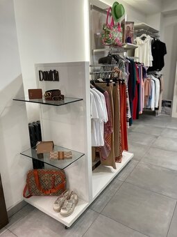 Prodám vybavení butiku - 7