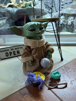Interaktivní baby Yoda s příslušenstvím - 7