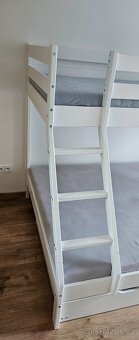 Patrová postel i s matracemi a přistýlkou - 7