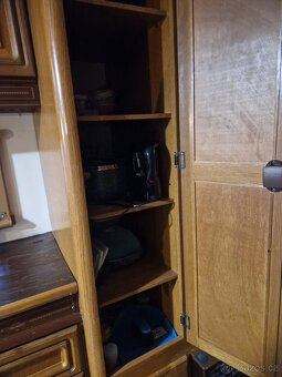 Prodám karavan 6 m – po velké opravě, plně funkční – 89 000 - 7