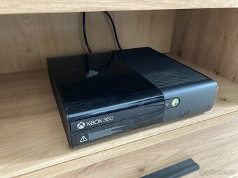 Xbox 360 E 250GB - 7