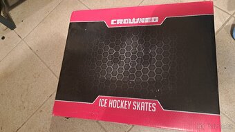 Prodám pánské lední brusle Attack 500 - U9 CROWNED - 7
