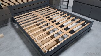 Postel z masivu, 160x200 v odstínu antracit + rošt + šuplíky - 7