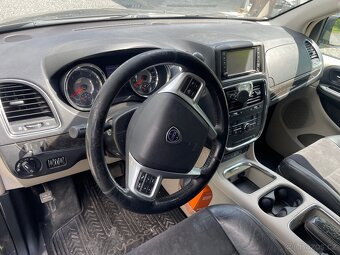 Lancia Voyager - 7