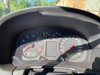 Volkswagen Golf 4 1.6 - 7