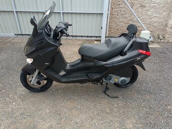 Piaggio xevo 125 Cz doklady v ceně Černý 1 - 7