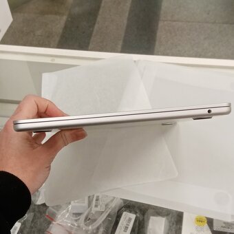 MacBook Air 13" 2025 M4 10-core 16/256GB zár 9/2026 - 7