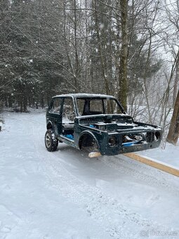 2x Lada Niva + kastle - 7