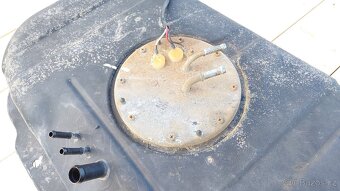 Kia Sportage 1 –Nádrž paliva - 7