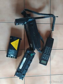 Telefon Siemens P 1. 4 kg těžký. - 7