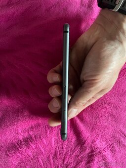 iPhone 8 64GB - 7