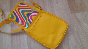 Žlutá crossbody kabelka - 7