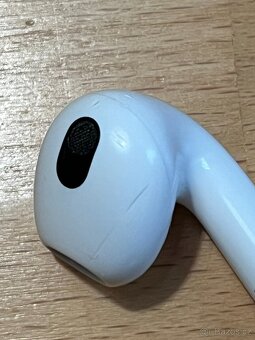 Apple AirPods 3 - pouzdro OK, sluchátka poškozená - 7