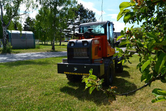 Kloubovy nakladač HT920 4x4 - 7