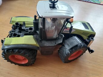 traktory Bruder - 7