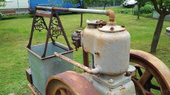 Stabilní motor Slavia 4HP - 7