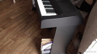 YAMAHA DGX 670 - 7