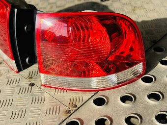 Zadní světlo vnější Volkswagen Touareg (7LA/7L6/7L7) 02-06 - 7