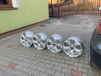Ford Kuga - sada alu R18. - 7