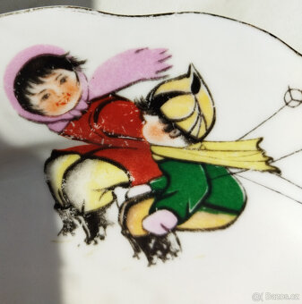 2x sada dětský hrníček s talířkem "bruslaři", Čína - 7