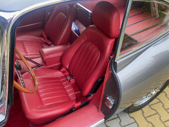 Jaguar E-Type 4.2 Series 1½ (1967) - 7