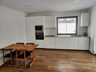 PRONÁJEM DOMU KOTVRDOVICE - 7