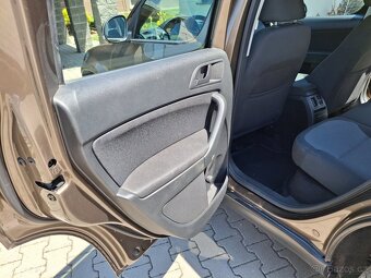 Škoda Yeti 1.2 benzín, 77kW manuál / Navi / tažné - 7
