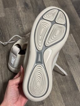 Lehké běžecké tenisky Nike vel. 39 - 7