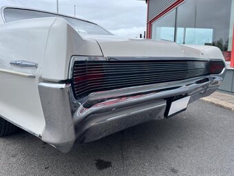 1965 Pontiac Grand Prix - 7