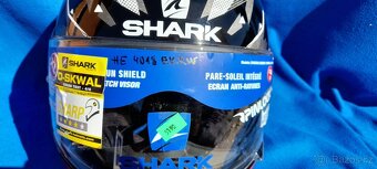 motopřilba SHARK - 7