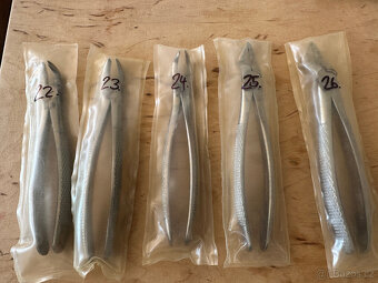 NEPOUŽITÉ zubařské extrakční kleště CHIRANA 2 - 7