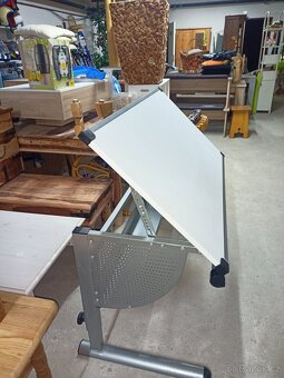 Prodám hezký psací polohovací stůl - 7