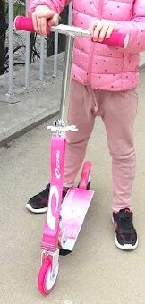 Růžová koloběžka Spokey Glossy skládací do 50 kg - 7