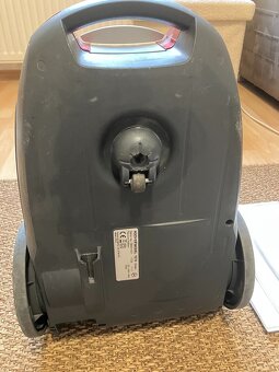 PRODÁME ZNAČKOVÝ VYSAVAČ HOOVER - 7
