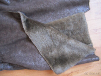 Zimní kabát s kožešinou uvnitř, M/L, zvenku semiš s patinou - 7