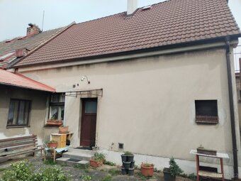 Rodinný dům 5+1 se zahradou 590 m2 - Hradec Králové - 7