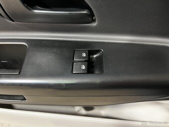 Kia Ceed CRD ,  66 kW nafta, 2009 - 7