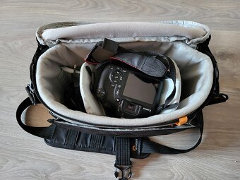 Canon EOS 1300D tělo - CANON 1276C005AA 18 mm - 135 mm f/3,5 - 7
