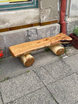 Masivní zahradní lavička z akátu - 7