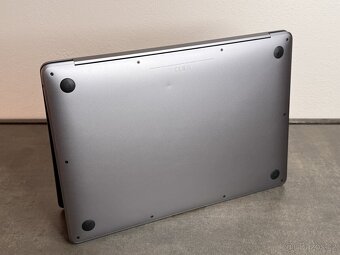 Macbook Air 13'' 2019 / i5 / 8GB / 256GB SSD / Space Gray - 7