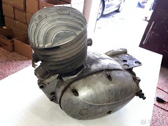 motor na ČZ 125t - 7