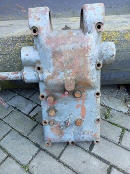 Víko hydrauliky Zetor - 7
