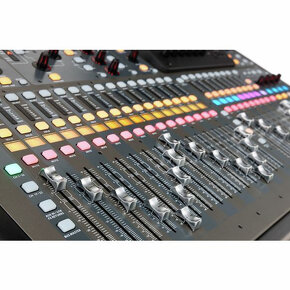 Behringer X32 - 7