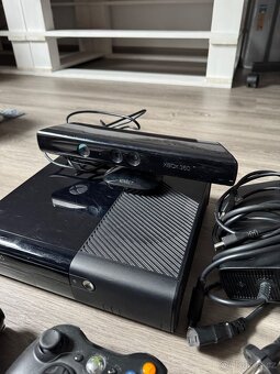 Xbox 360 + kinect a plus ovladače - 7