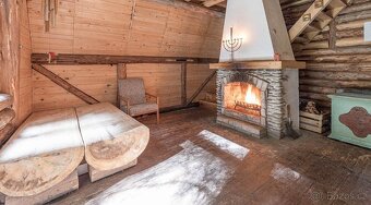 Lesní pozemek s dřevěnou chatou - 7