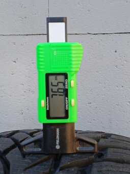 Zimní kola Dacia Duster Nokian 215/65/16 vzorek 8mm - 7