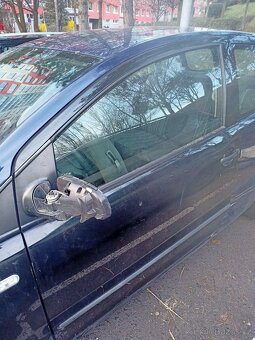 VW Fox 1,2i na dodělání nebo ND po ťukanci na bok, r.v 08 - 7